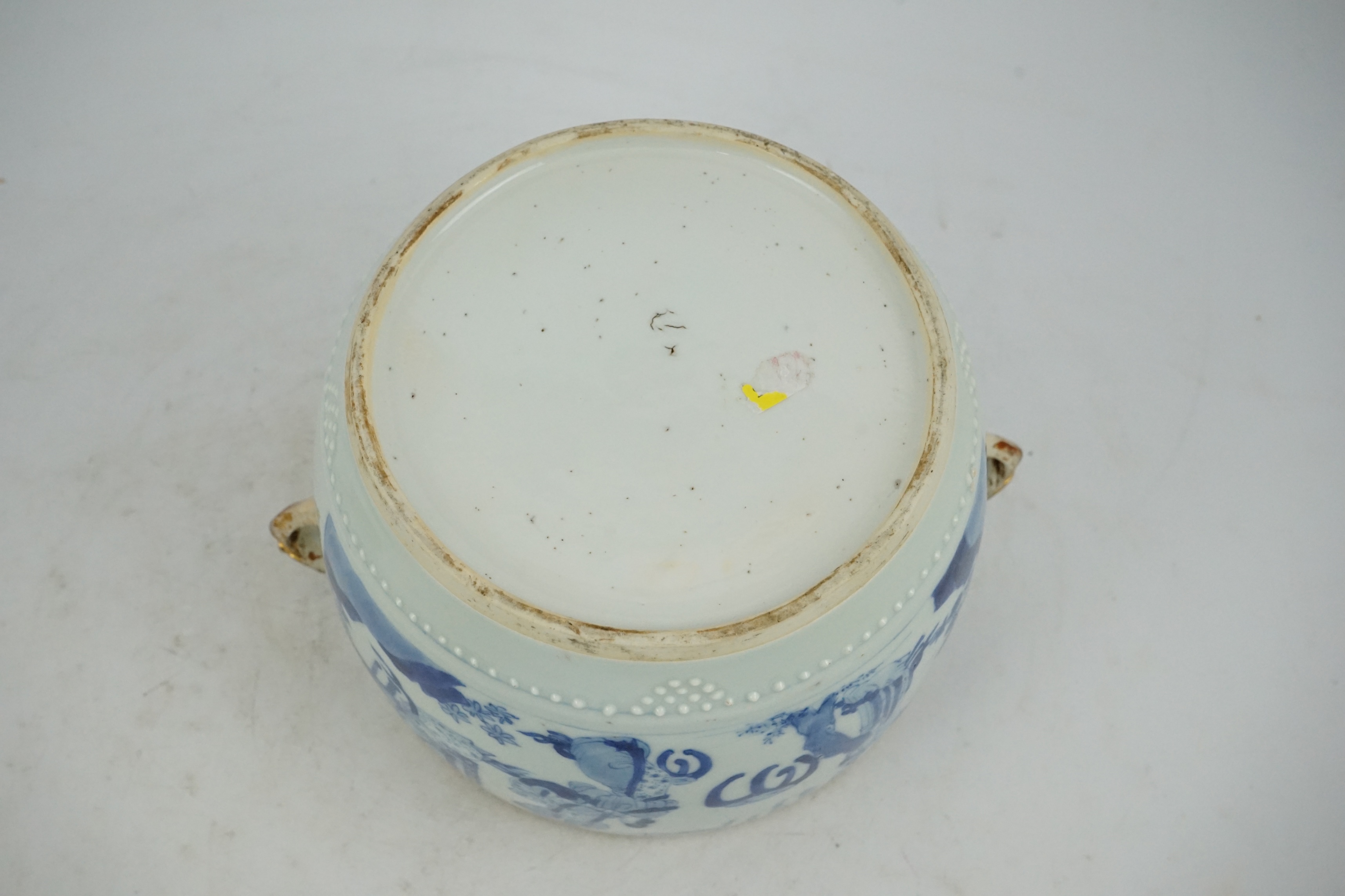 A Chinese blue and white 'Four Beauties' drum-shaped jar and cover, Kangxi period (1662-1722)